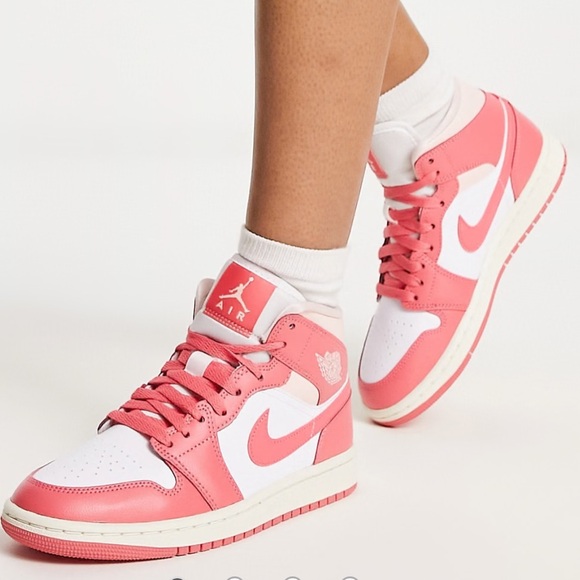 Nike Air Jordan 1 Mid
Women's Shoes Strawberry
Cream BQ6472-186 - Picture 1 of 11